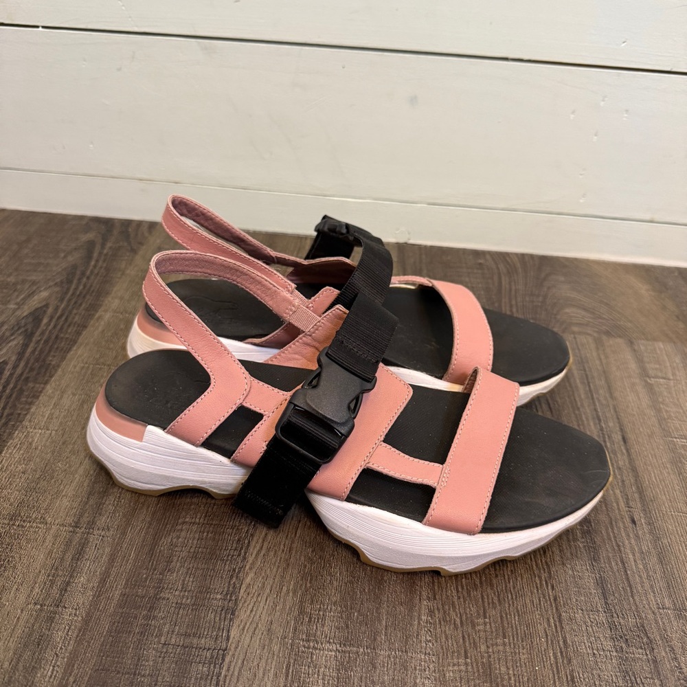 Sorel kinetic impact Y-Strap high sandal pink women's size 9